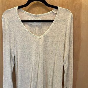 Anthropologie Pure + Good Top S Satin-Trimmed Outmeal 3/4 V-neck Slit